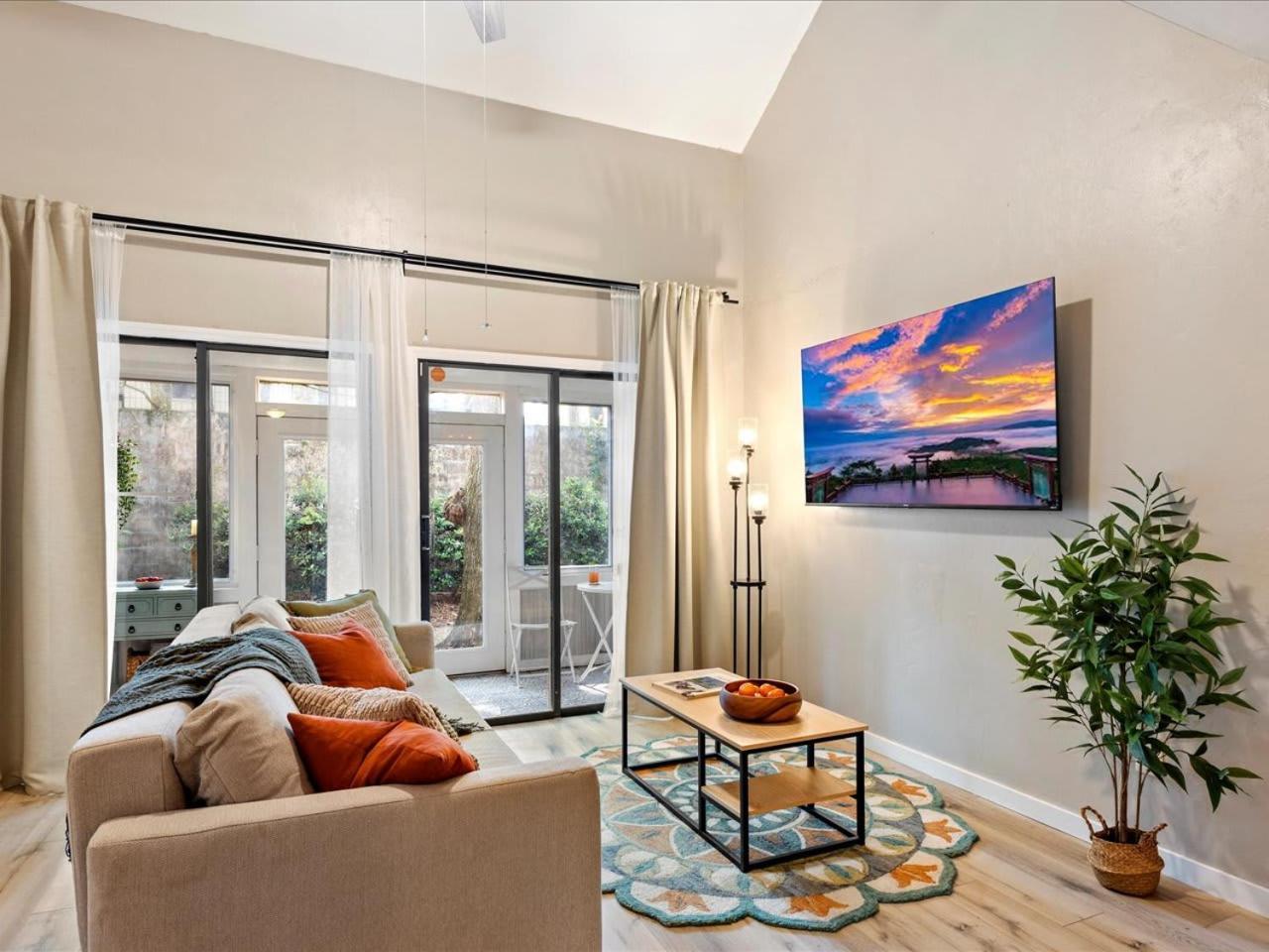 Artist'S Tower Townhome Just Renovated W Loft Gainesville Kültér fotó