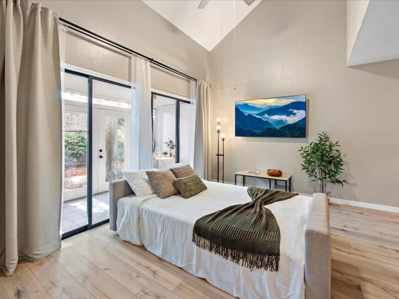 Artist'S Tower Townhome Just Renovated W Loft Gainesville Kültér fotó
