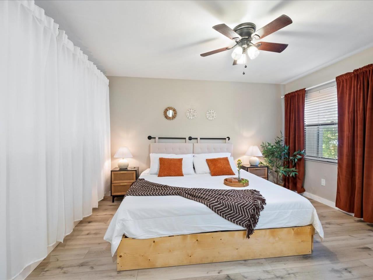 Artist'S Tower Townhome Just Renovated W Loft Gainesville Kültér fotó